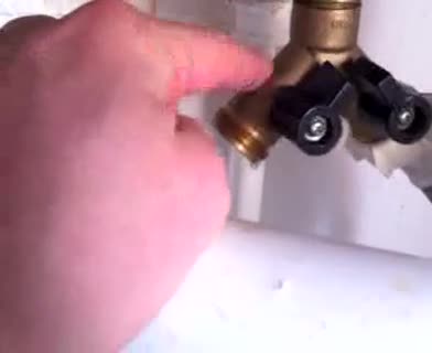 Wie man eine Spülmaschine anschließt