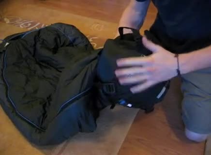 Schlafsack richtig zusammenpacken