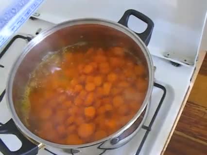 Karotten-Ingwersuppe kochen