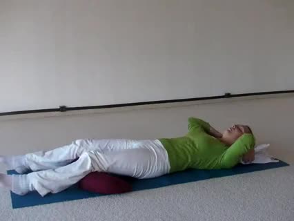 Entspannungsstellungen im Liegen - Yoga Asanas