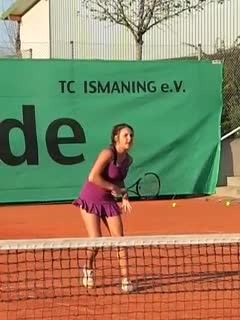 Wie spiele ich einen Schmetterschlag im Tennis?