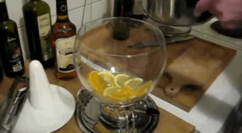 So macht man Feuerzangenbowle