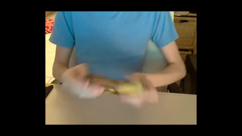 Banane Schälen Lernen.Ganz einfach :-)