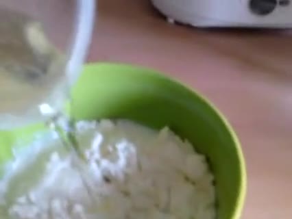 Kohlenhydratarmer Mikrowellenkuchen mit Nüssen