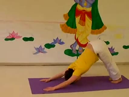 Yoga-Vorführung Teil 1: Atemübung, Sonnengebet u.a