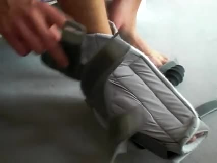 Orthopädischen Schuh anziehen - so geht das!