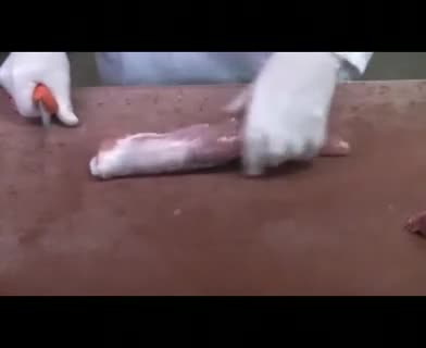 Sehnen am Schweinefilet entfernen