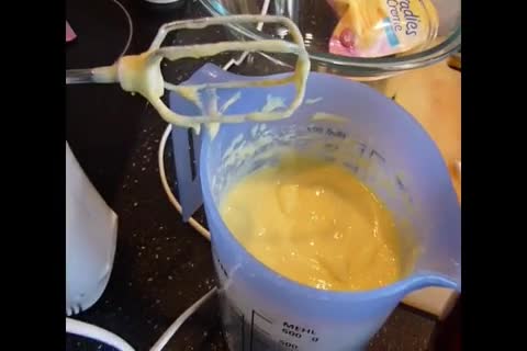 Vanille-Amarettocreme mit Erdbeeren
