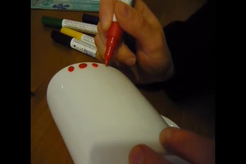 Geschenke selber machen: Tasse bemalen