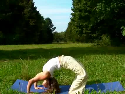 Chakrasana - Fortgeschrittene Yoga Übung