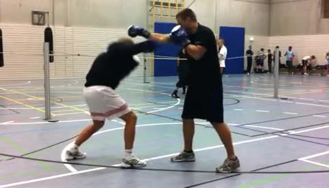 Boxschlag richtig abtauchen und kontern