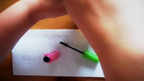 Eingetrocknete Wimperntusche wieder flüssig machen