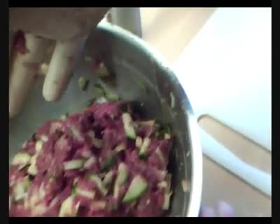 Rezept: Frikadellen mal anders mit Feta und Zucchini