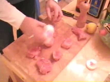 Frühlingssalat m. Himbeerdressing u. Schweinefiletmedallions