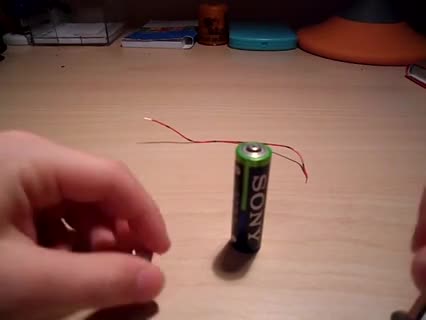 So baut ihr den einfachsten Elektromoter der Welt 
