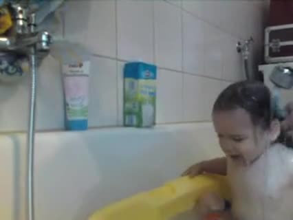 Babies und Kleinkinder baden