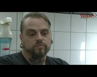Tätowierung: Wie lässt man sich eine Tattoo stechen?