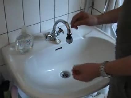 Weiche Kontaktlinse einsetzen