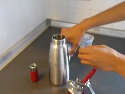 Sahne mit dem isi gourmet whip plus herstellen