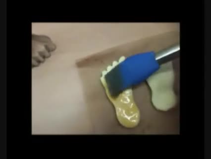 Partyhäppchen: Käsefüße aus Blätterteig