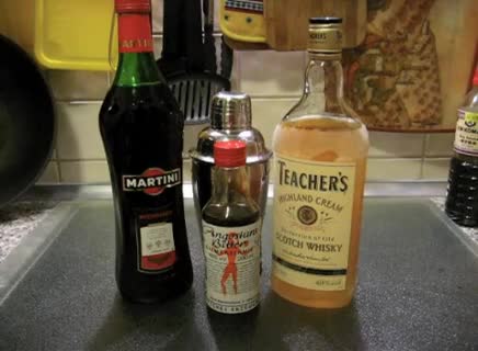 Aperitif-Cocktail: Manhattan mixen