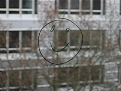 Edding von der Fensterscheibe entfernen - mit Kreide oder Zahnpasta