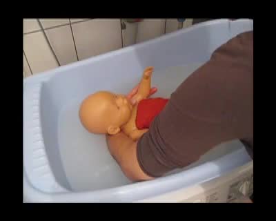 Anleitung zum Baden eines Babys