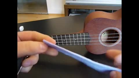 Kapodaster für  die Ukulele (aus Gitarrenkapodaster)                                   