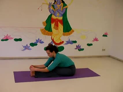 Yoga Vorführung mit Nicole Teil 2: Schulterstand - Drehsitz