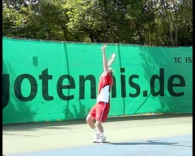 Wie spiele ich einen Slice Aufschlag im Tennis?