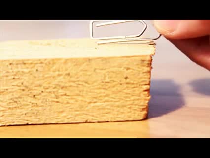Kleine Nägel einschlagen, ohne sich auf die Finger zu hauen!