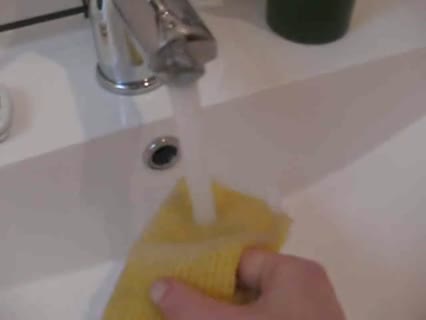 Kratzer aus Handybildschirm bekommen mit Zahnpasta, total einfach!!!