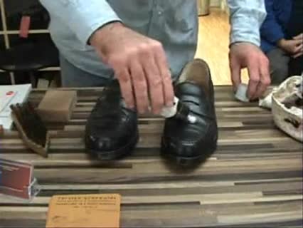 Schuhe putzen - Schuhpflege