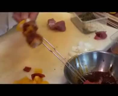 Fleischspieße grillen