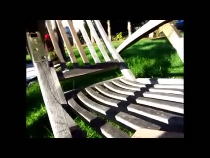 Gartenmöbel aus Teak abschleifen (und dann ab ins Winterlager!)