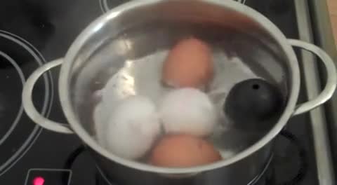Frühstücksei perfekt kochen: weich, mittel oder hart mit dem Rock PiepEi