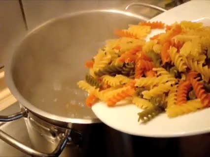 Preiswert kochen: Nudeln mit Möhren-Käse-Sauce