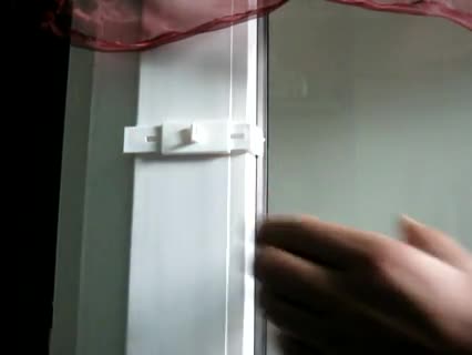 Anbringung des Halters am Fensterrahmen