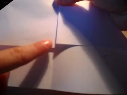 So faltet man ein Boot aus Papier