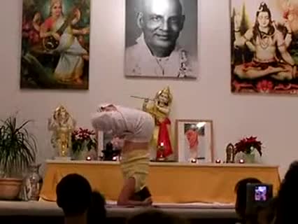 Yoga-Vorführung mit Narayani Teil 1