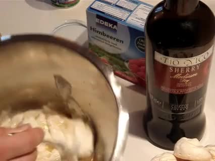 Leckerer Nachtisch aus England: Rezept für Eton Mess
