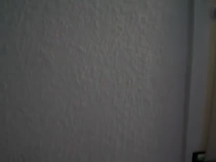 Ein Balken sauber an die Wand malen
