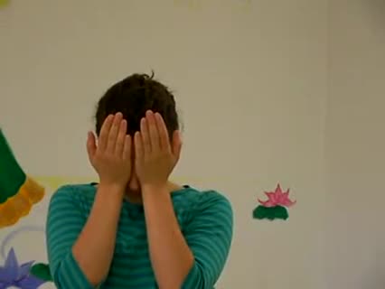 Yoga Augenuebung: Palmieren zur Entspannung
