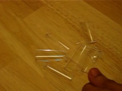 Glassplitter und -scherben einfach und sicher entfernen - mit Toastbrot