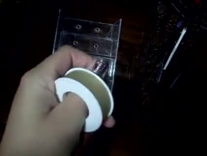Aus alt mach neu: Der Pinselhalter aus altem Plastik und abgelaufenen Kaffeebohnen!