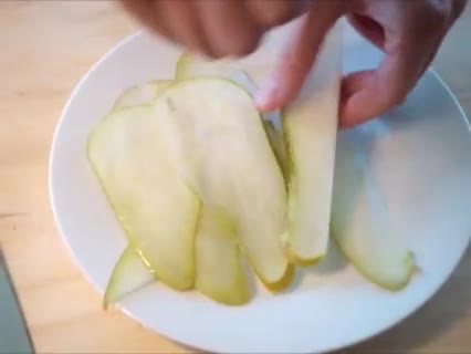 Kochen: Feldsalat mit Birne und Walnüssen