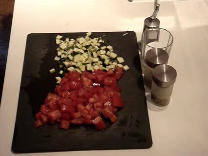 Schnelles Low Carb Rezept: Frittata mit Tomaten und Zucchini
